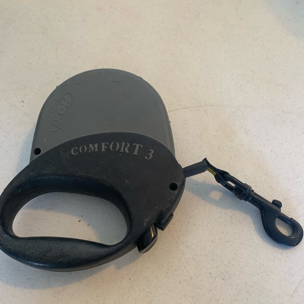 RETRACTABLE DOG LEASH